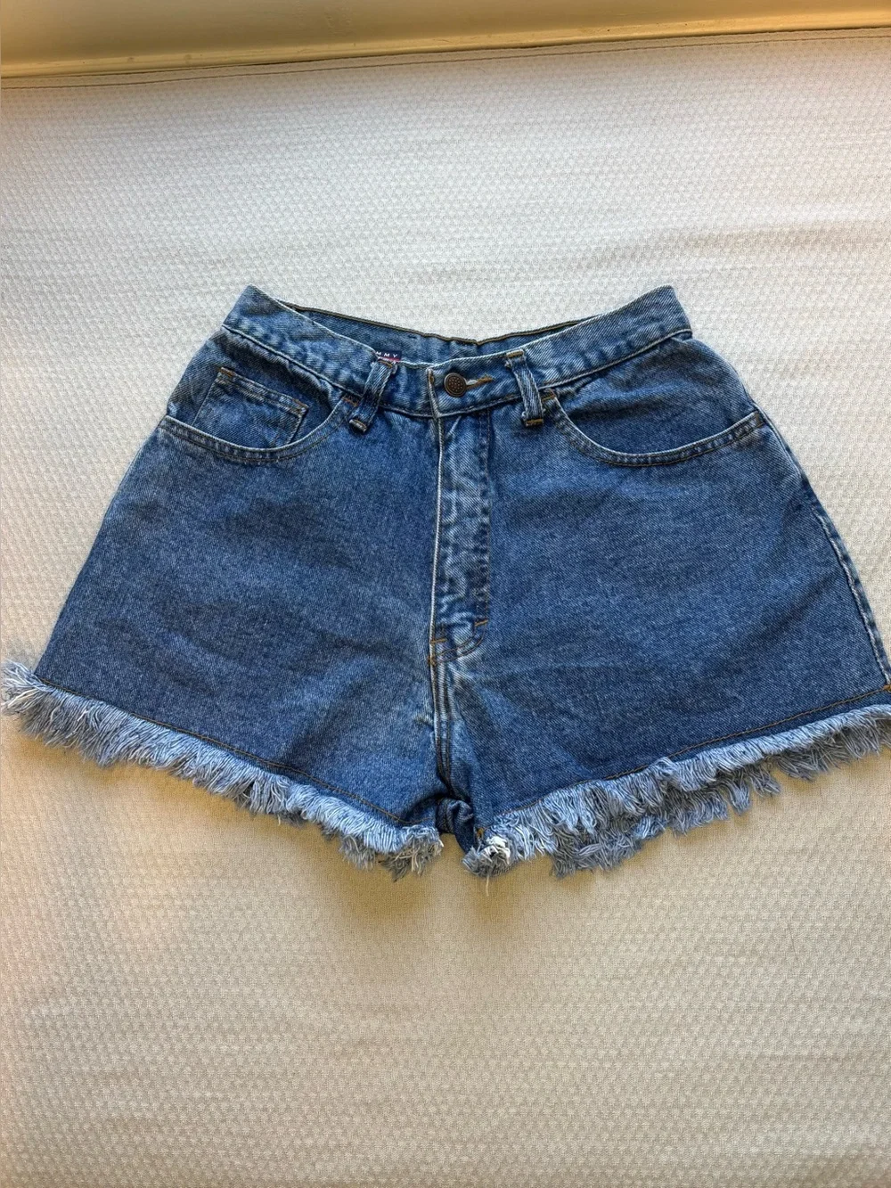 Vintage Y2K/90’s Tommy Hilfiger “Tommy Girl” cut off high waist Shorts waist 25”